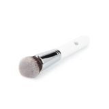 Ilū Make Up Round Top Kabuki Brush 105 - Grundierungspinsel
