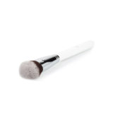 Ilū Make Up Angled Foundation Brush 109 – abgewinkelter Foundation-Pinsel